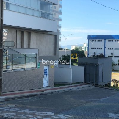 Cobertura com 213m², 3 quartos (sendo 3 suítes), 2 garagens, no bairro Barreiros em São José