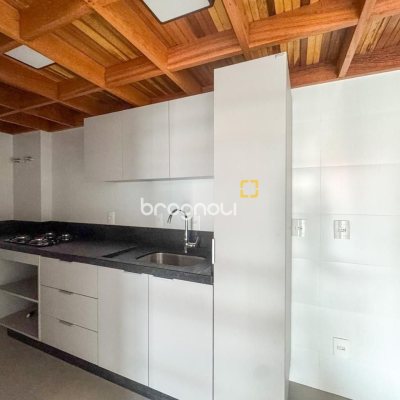 Apartamento com 74m², 2 quartos (sendo 1 suíte), 1 garagem, no bairro Monte Verde em Florianópolis