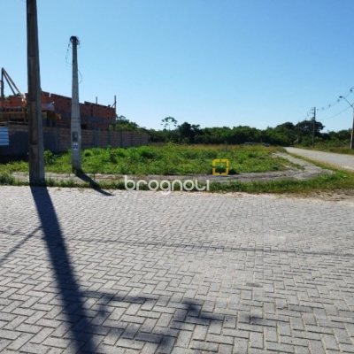 Terreno com 444m², no bairro Carianos em Florianópolis