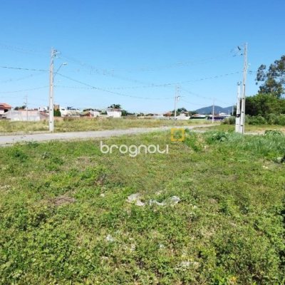 Terreno com 444m², no bairro Carianos em Florianópolis