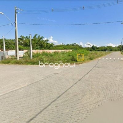 Terreno com 444m², no bairro Carianos em Florianópolis