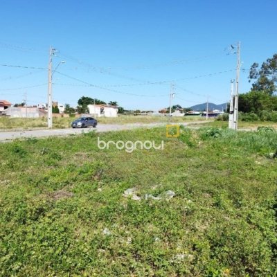 Terreno com 444m², no bairro Carianos em Florianópolis