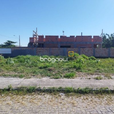 Terreno com 444m², no bairro Carianos em Florianópolis