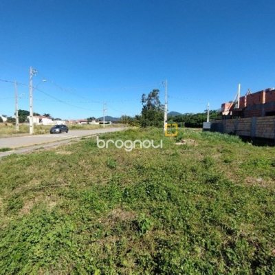 Terreno com 444m², no bairro Carianos em Florianópolis