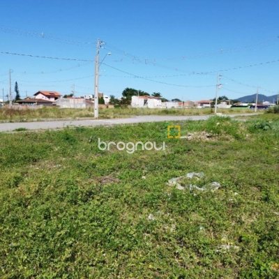 Terreno com 444m², no bairro Carianos em Florianópolis