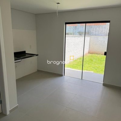 Casa com 117m², 2 quartos (sendo 2 suítes), 2 garagens, no bairro Ingleses do Rio Vermelho em Florianópolis