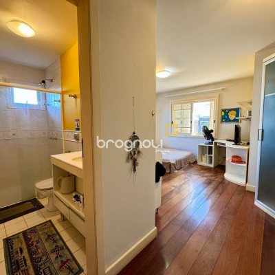 Casa com 378m², 4 quartos (sendo 3 suítes), 3 garagens, no bairro Lagoa da Conceição em Florianópolis