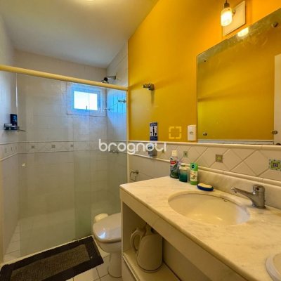 Casa com 378m², 4 quartos (sendo 3 suítes), 3 garagens, no bairro Lagoa da Conceição em Florianópolis