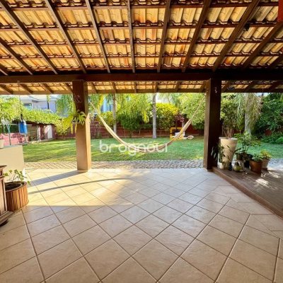 Casa com 378m², 4 quartos (sendo 3 suítes), 3 garagens, no bairro Lagoa da Conceição em Florianópolis
