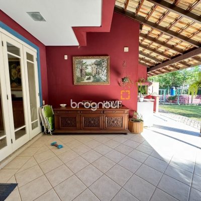 Casa com 378m², 4 quartos (sendo 3 suítes), 3 garagens, no bairro Lagoa da Conceição em Florianópolis