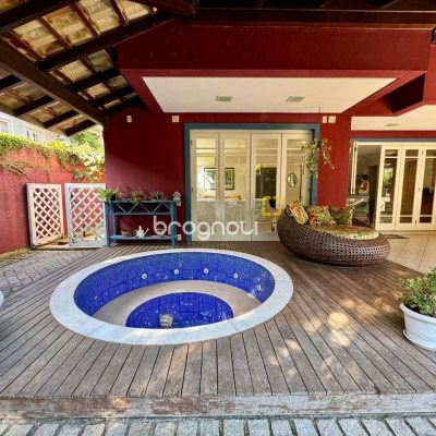 Casa com 378m², 4 quartos (sendo 3 suítes), 3 garagens, no bairro Lagoa da Conceição em Florianópolis