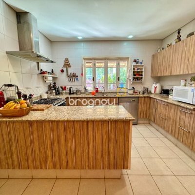 Casa com 378m², 4 quartos (sendo 3 suítes), 3 garagens, no bairro Lagoa da Conceição em Florianópolis