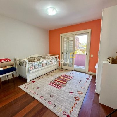 Casa com 378m², 4 quartos (sendo 3 suítes), 3 garagens, no bairro Lagoa da Conceição em Florianópolis