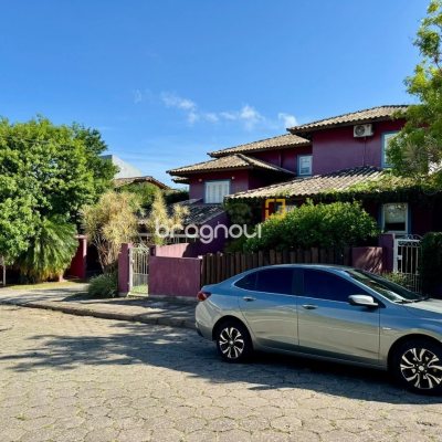 Casa com 378m², 4 quartos (sendo 3 suítes), 3 garagens, no bairro Lagoa da Conceição em Florianópolis