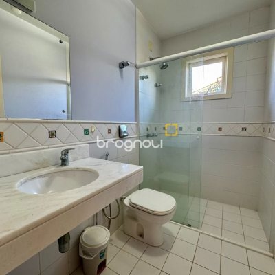 Casa com 378m², 4 quartos (sendo 3 suítes), 3 garagens, no bairro Lagoa da Conceição em Florianópolis