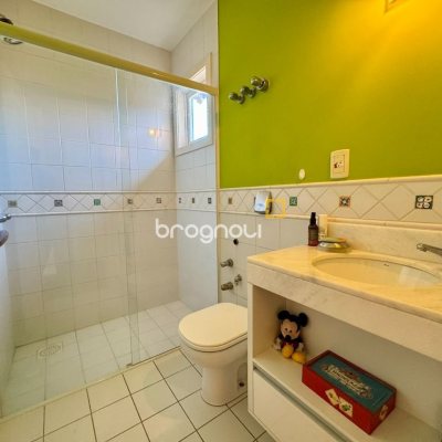 Casa com 378m², 4 quartos (sendo 3 suítes), 3 garagens, no bairro Lagoa da Conceição em Florianópolis