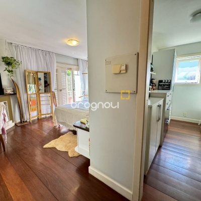 Casa com 378m², 4 quartos (sendo 3 suítes), 3 garagens, no bairro Lagoa da Conceição em Florianópolis