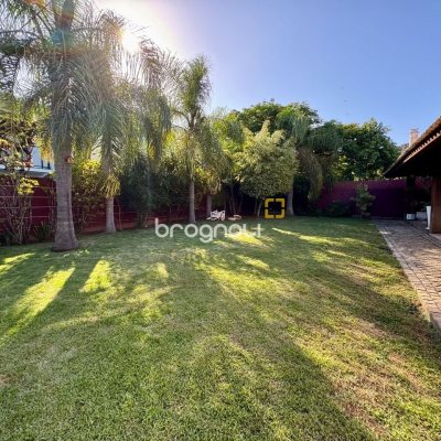 Casa com 378m², 4 quartos (sendo 3 suítes), 3 garagens, no bairro Lagoa da Conceição em Florianópolis