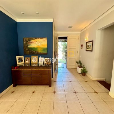 Casa com 378m², 4 quartos (sendo 3 suítes), 3 garagens, no bairro Lagoa da Conceição em Florianópolis