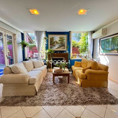 Casa com 378m², 4 quartos (sendo 3 suítes), 3 garagens, no bairro Lagoa da Conceição em Florianópolis