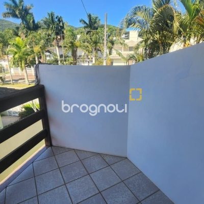 Casa com 185m², 4 quartos (sendo 2 suítes), 2 garagens, no bairro Parque São Jorge em Florianópolis
