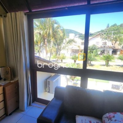 Casa com 185m², 4 quartos (sendo 2 suítes), 2 garagens, no bairro Parque São Jorge em Florianópolis