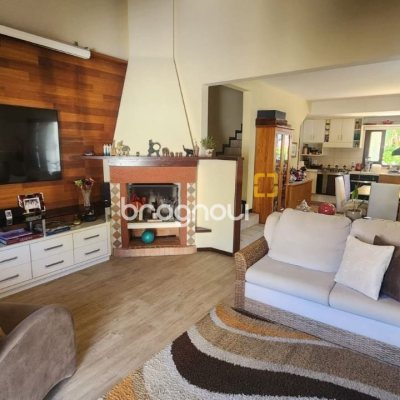 Casa com 185m², 4 quartos (sendo 2 suítes), 2 garagens, no bairro Parque São Jorge em Florianópolis