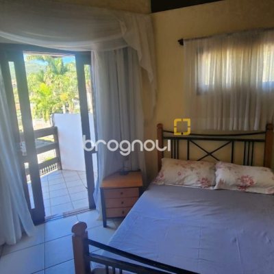 Casa com 185m², 4 quartos (sendo 2 suítes), 2 garagens, no bairro Parque São Jorge em Florianópolis