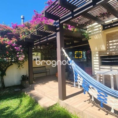 Casa com 185m², 4 quartos (sendo 2 suítes), 2 garagens, no bairro Parque São Jorge em Florianópolis