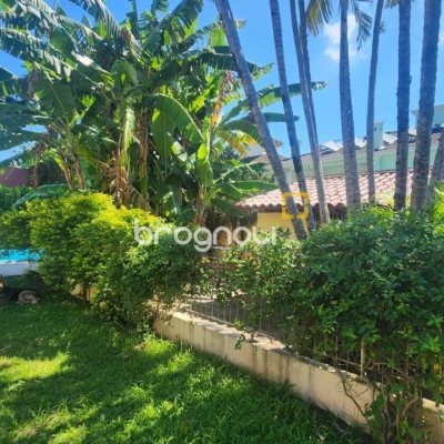 Casa com 185m², 4 quartos (sendo 2 suítes), 2 garagens, no bairro Parque São Jorge em Florianópolis