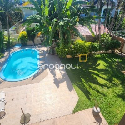 Casa com 185m², 4 quartos (sendo 2 suítes), 2 garagens, no bairro Parque São Jorge em Florianópolis