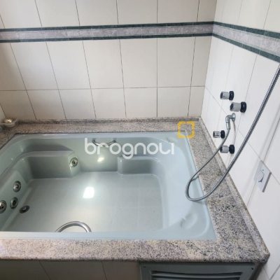 Casa com 185m², 4 quartos (sendo 2 suítes), 2 garagens, no bairro Parque São Jorge em Florianópolis
