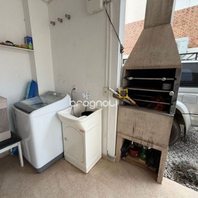 Casa de Condomínio com 118m², 3 quartos (sendo 1 suíte), 2 garagens, no bairro Campeche em Florianópolis