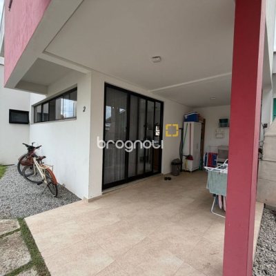 Casa de Condomínio com 118m², 3 quartos (sendo 1 suíte), 2 garagens, no bairro Campeche em Florianópolis