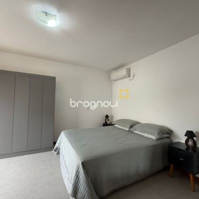 Casa de Condomínio com 118m², 3 quartos (sendo 1 suíte), 2 garagens, no bairro Campeche em Florianópolis