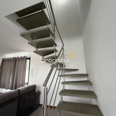 Casa de Condomínio com 118m², 3 quartos (sendo 1 suíte), 2 garagens, no bairro Campeche em Florianópolis