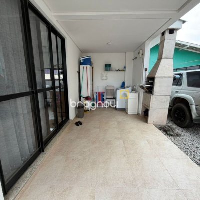 Casa de Condomínio com 118m², 3 quartos (sendo 1 suíte), 2 garagens, no bairro Campeche em Florianópolis
