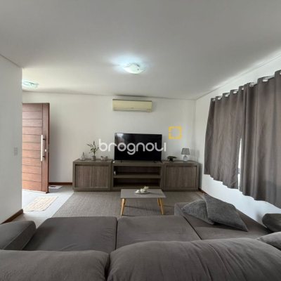 Casa de Condomínio com 118m², 3 quartos (sendo 1 suíte), 2 garagens, no bairro Campeche em Florianópolis