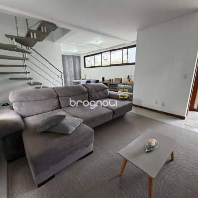 Casa de Condomínio com 118m², 3 quartos (sendo 1 suíte), 2 garagens, no bairro Campeche em Florianópolis