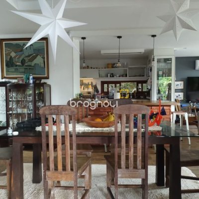 Casa com 288m², 5 quartos (sendo 1 suíte), 2 garagens, no bairro Campeche em Florianópolis