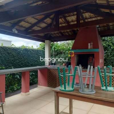 Casa com 288m², 5 quartos (sendo 1 suíte), 2 garagens, no bairro Campeche em Florianópolis