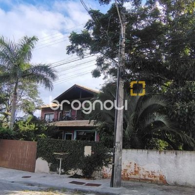 Casa com 288m², 5 quartos (sendo 1 suíte), 2 garagens, no bairro Campeche em Florianópolis