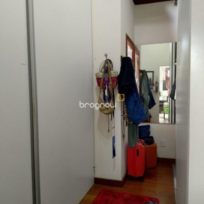 Casa com 288m², 5 quartos (sendo 1 suíte), 2 garagens, no bairro Campeche em Florianópolis