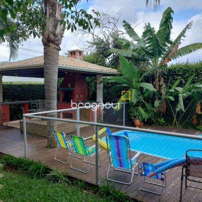 Casa com 288m², 5 quartos (sendo 1 suíte), 2 garagens, no bairro Campeche em Florianópolis