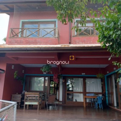 Casa com 288m², 5 quartos (sendo 1 suíte), 2 garagens, no bairro Campeche em Florianópolis
