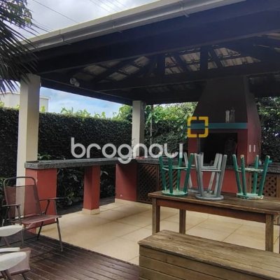 Casa com 288m², 5 quartos (sendo 1 suíte), 2 garagens, no bairro Campeche em Florianópolis
