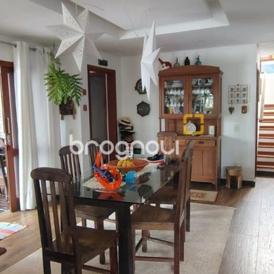 Casa com 288m², 5 quartos (sendo 1 suíte), 2 garagens, no bairro Campeche em Florianópolis