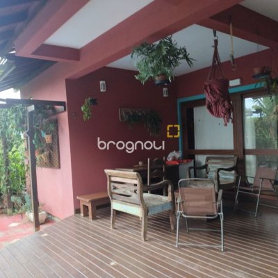 Casa com 288m², 5 quartos (sendo 1 suíte), 2 garagens, no bairro Campeche em Florianópolis