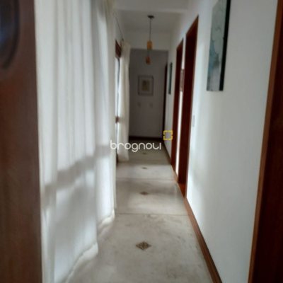 Casa com 288m², 5 quartos (sendo 1 suíte), 2 garagens, no bairro Campeche em Florianópolis