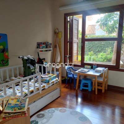 Casa com 288m², 5 quartos (sendo 1 suíte), 2 garagens, no bairro Campeche em Florianópolis